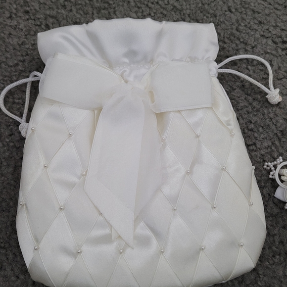Bridal Gift/Accessories Set - Picture 2 of 7